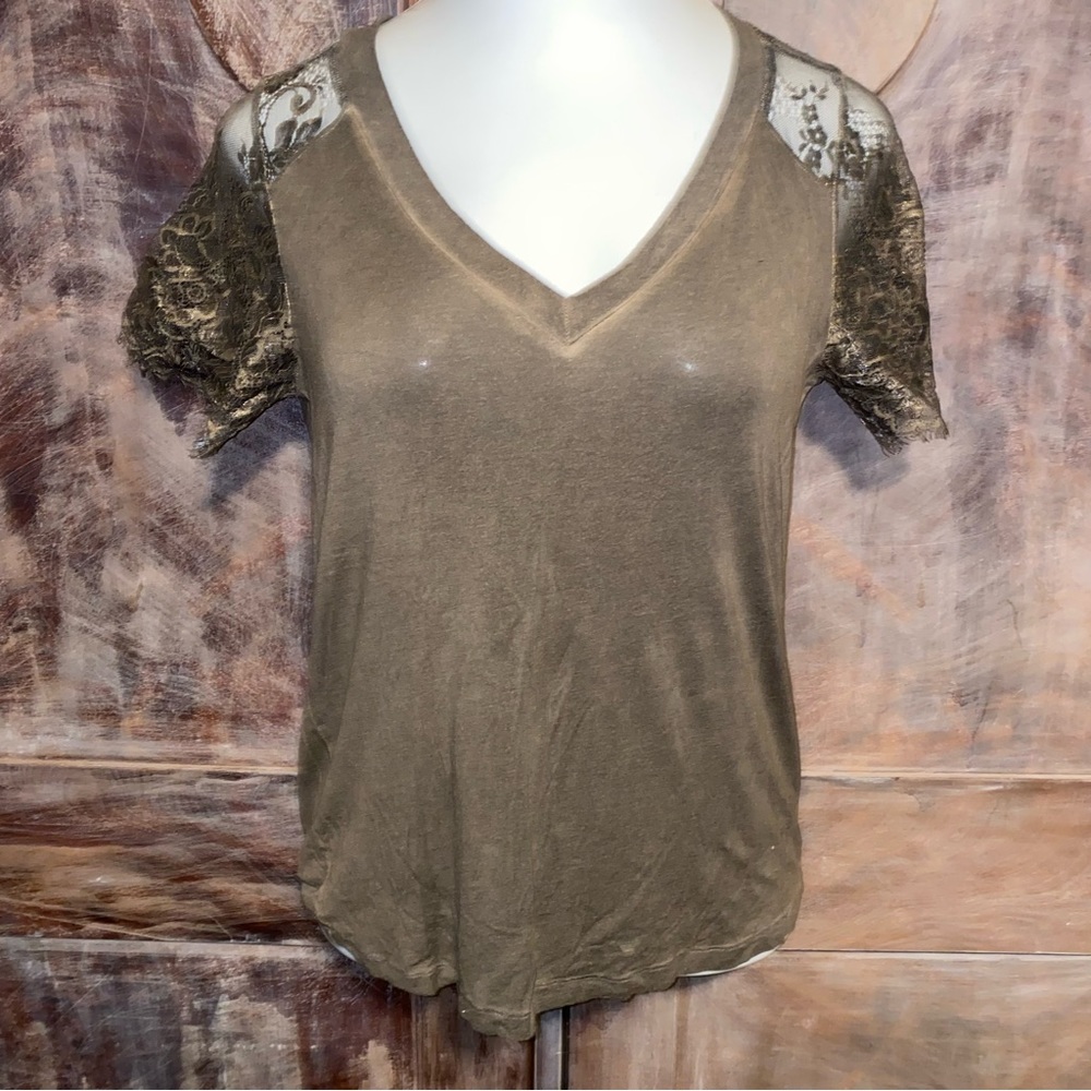Lace sleeve tee